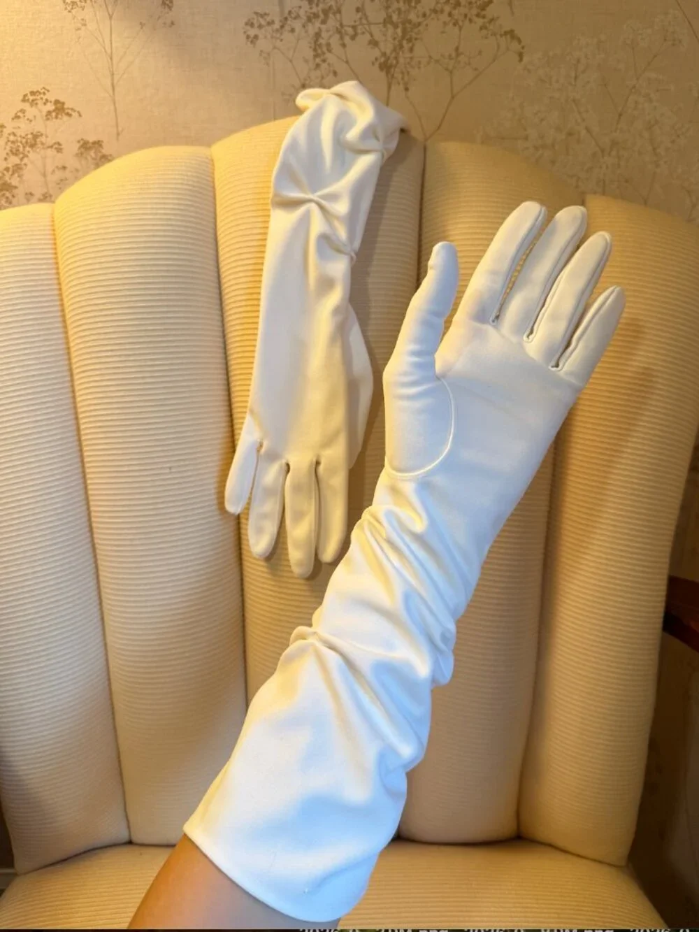Vintage 1950s Hansen Nylasuede Ruched Evening Gloves White Size 7.5